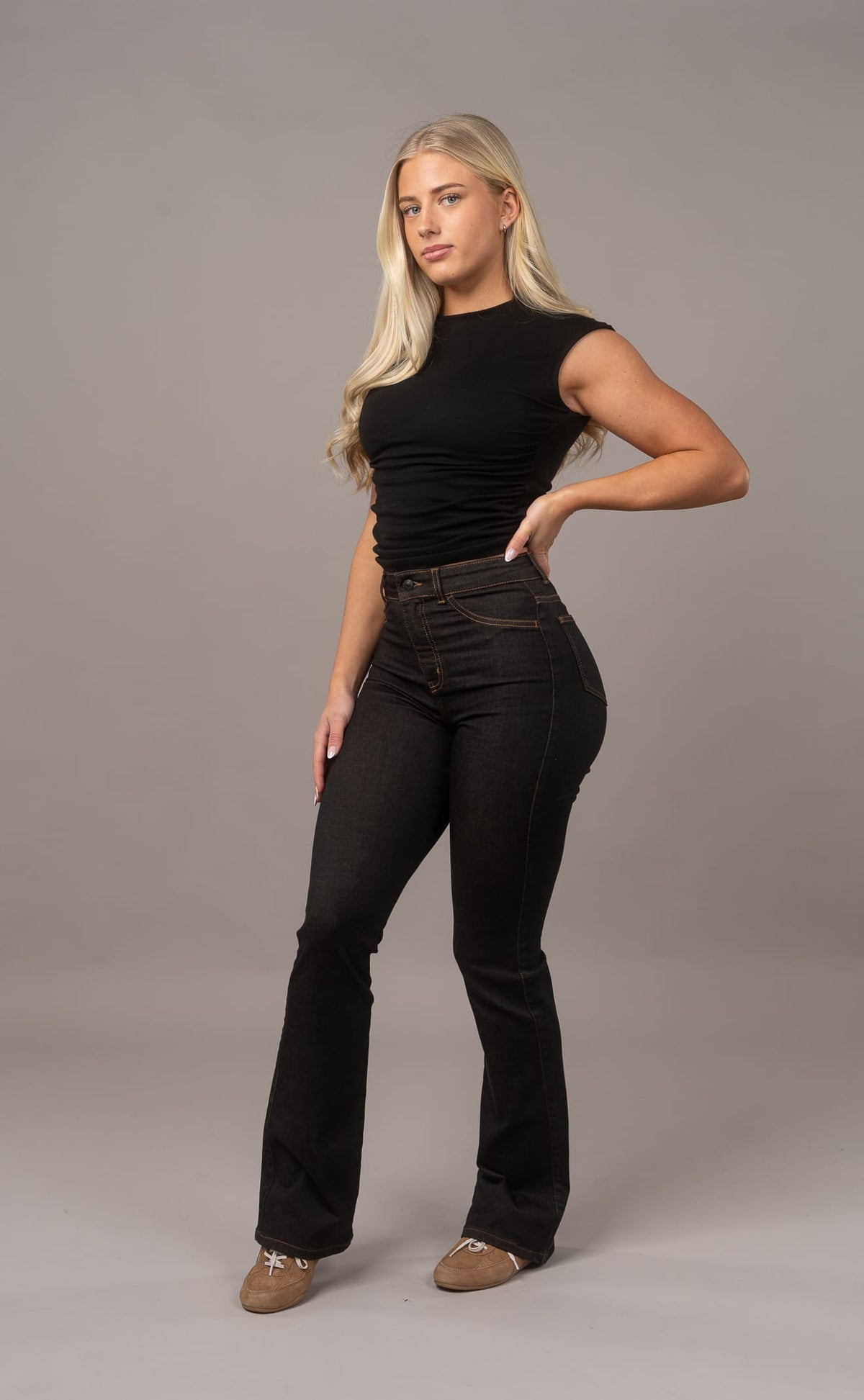 Womens Flared Fitjeans - Bronzed Black Flared FITJEANS
