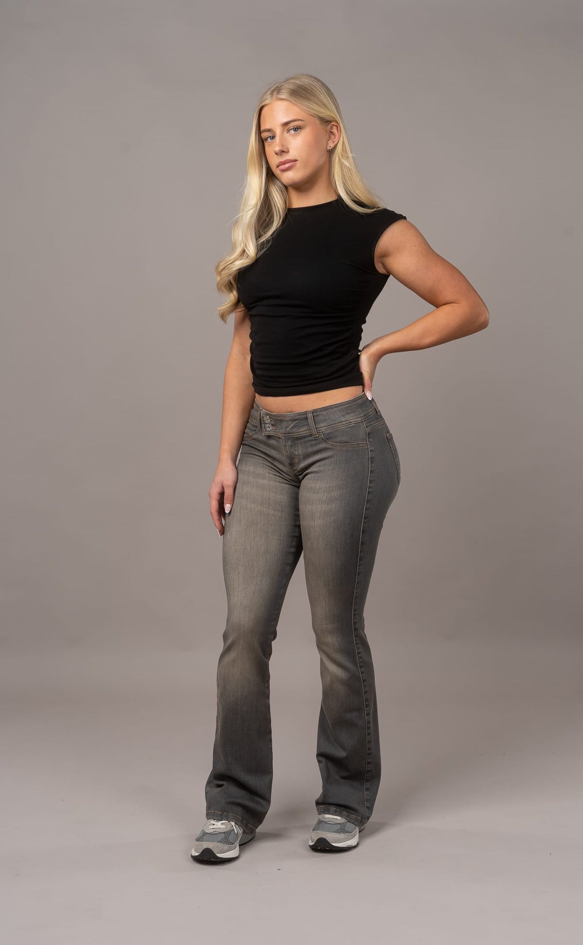 Womens Flared Low Waisted Fitjeans - Warm Grey Flared Low Waisted FITJEANS