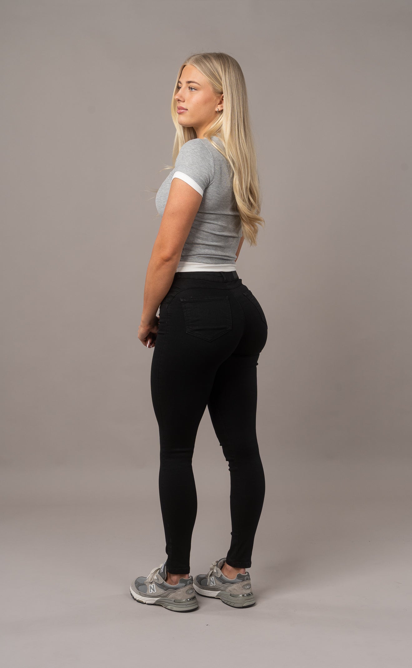 Womens Contour Mid Waisted Fitjeans - Black Contour Mid Waisted FITJEANS