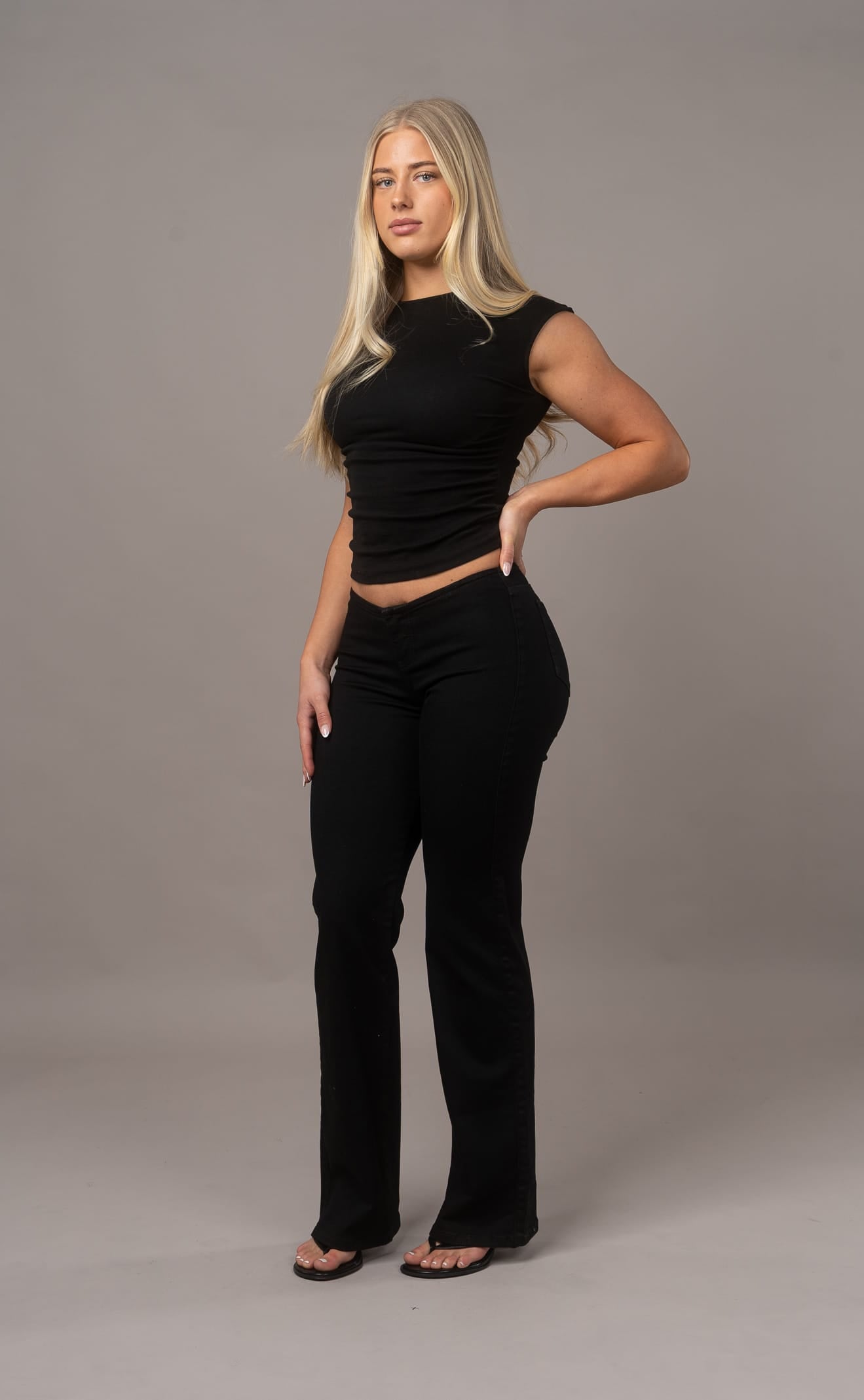 Bare Low Waisted Flared Fitjeans - Black Bare Low Waisted Flared FITJEANS