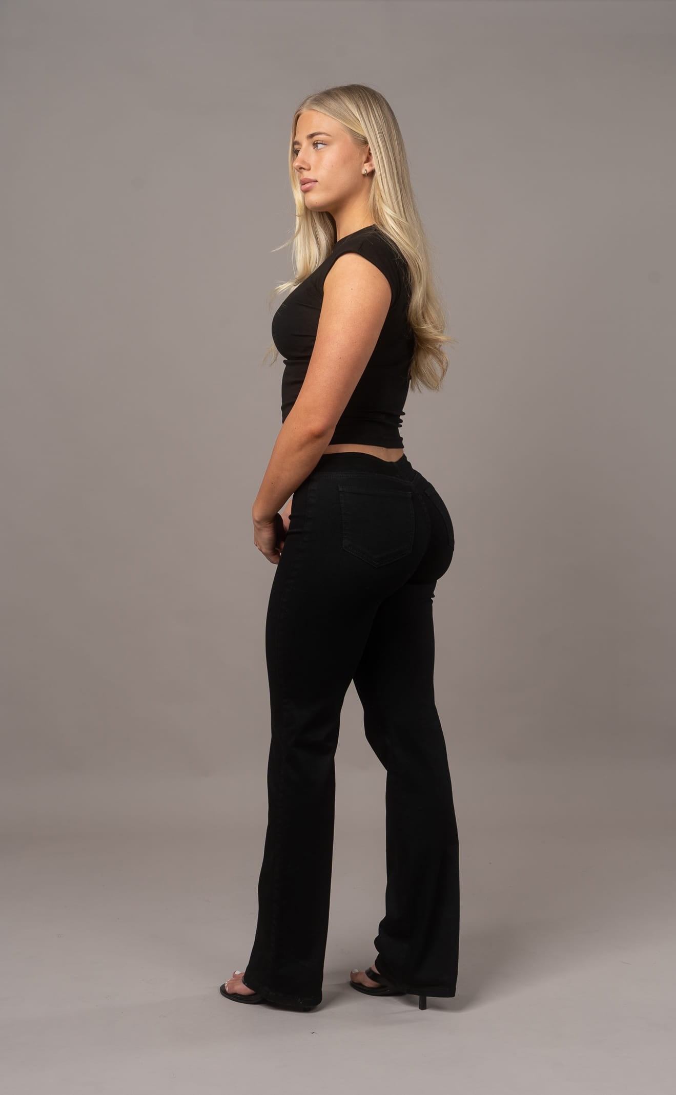 Bare Low Waisted Flared Fitjeans - Black Bare Low Waisted Flared FITJEANS