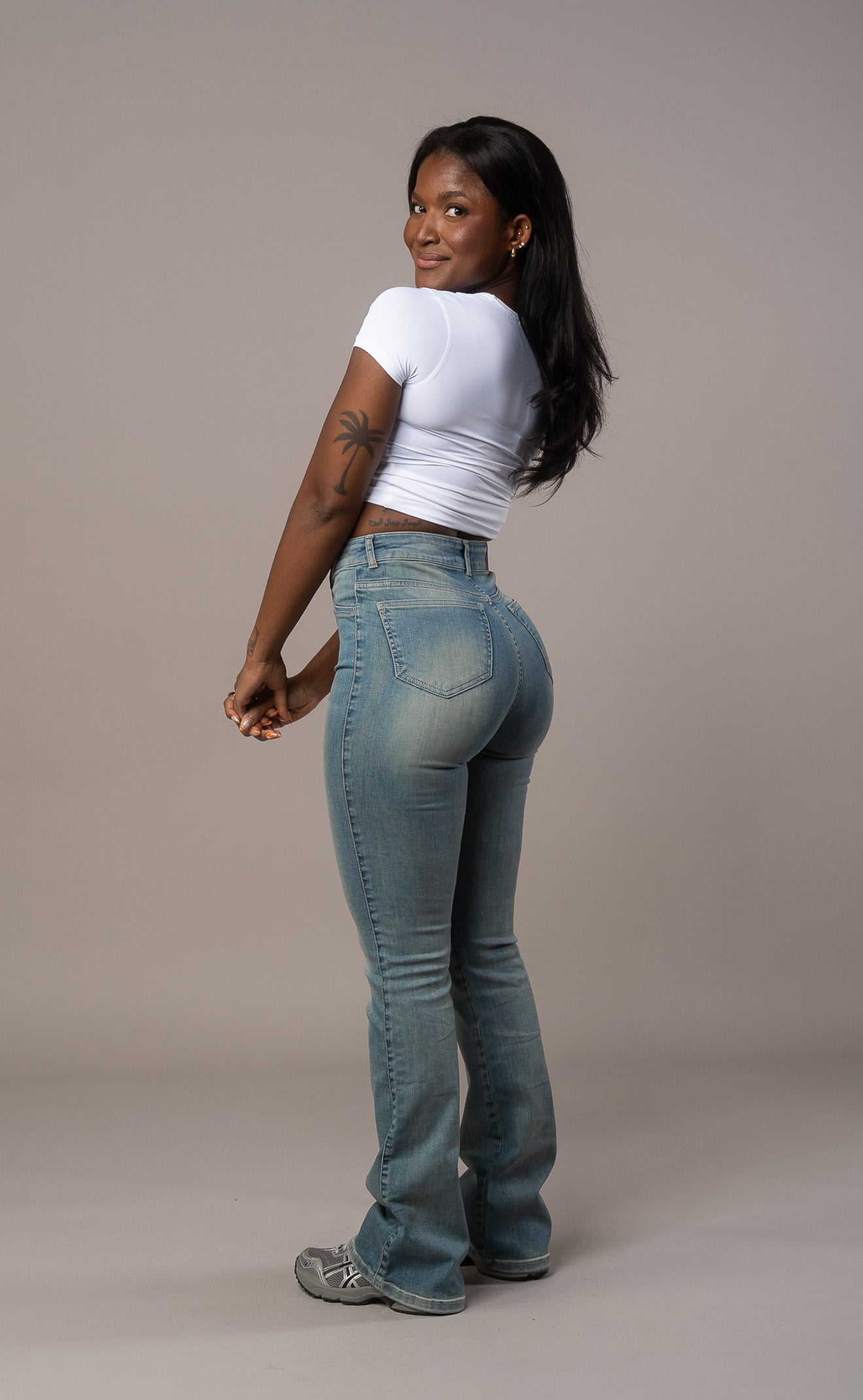 Womens Flared Fitjeans - Distorted Blue Flared FITJEANS