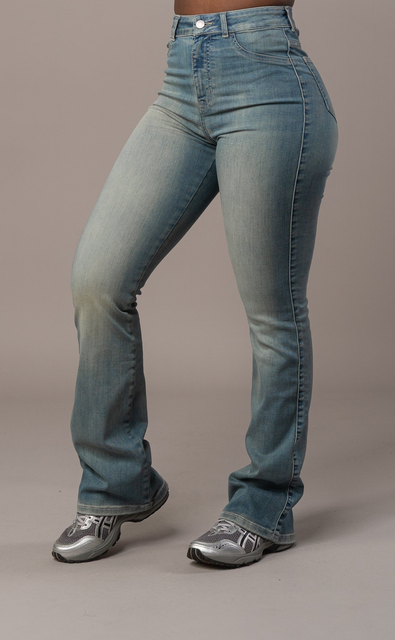 Womens Flared Fitjeans - Distorted Blue Flared FITJEANS
