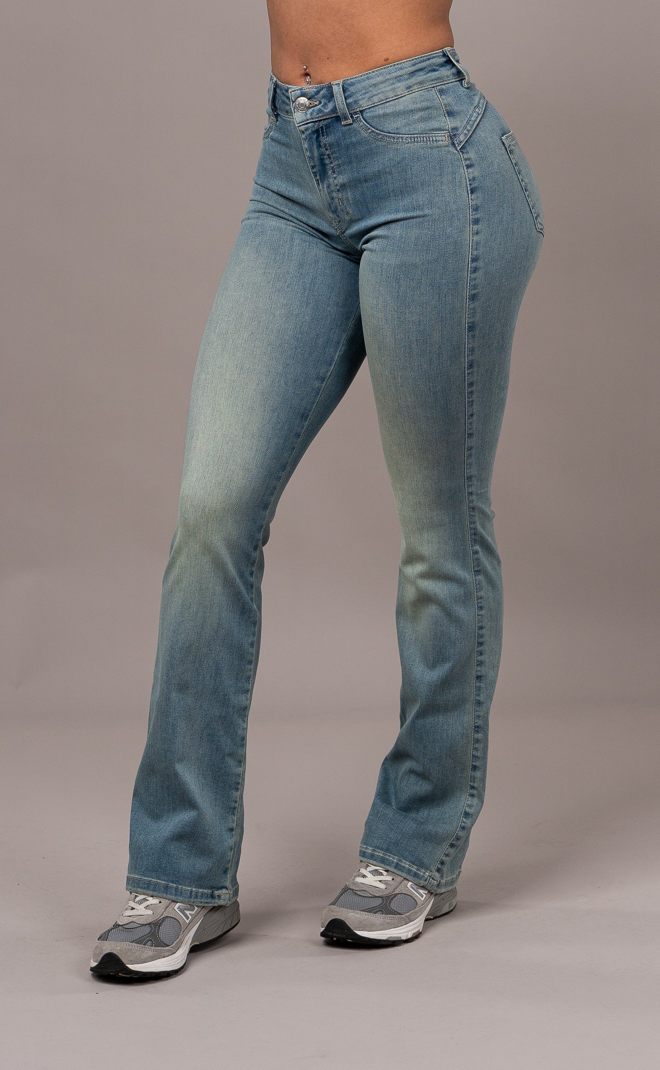 Womens Flared Mid Waisted Fitjeans - Distorted Blue Flared Mid FITJEANS