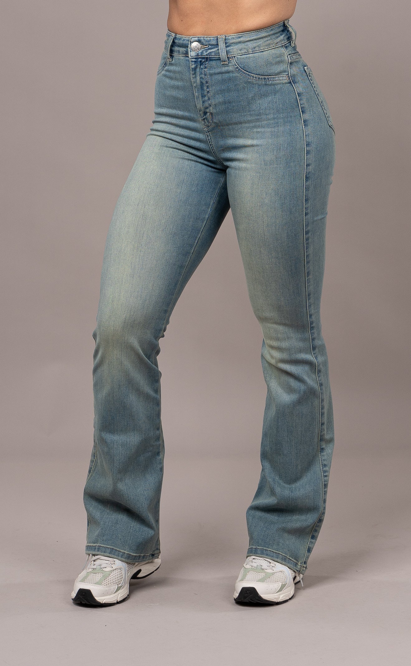 Womens Flared Fitjeans - Distorted Blue Flared FITJEANS