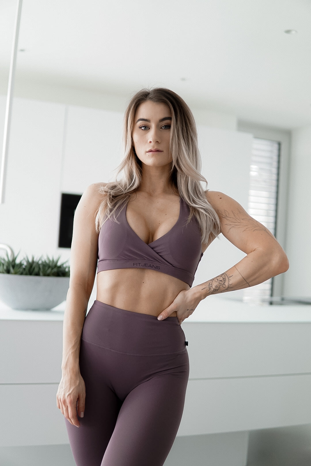 Yoga Sports Bra - Satin Red Yoga Sports Bra FITJEANS