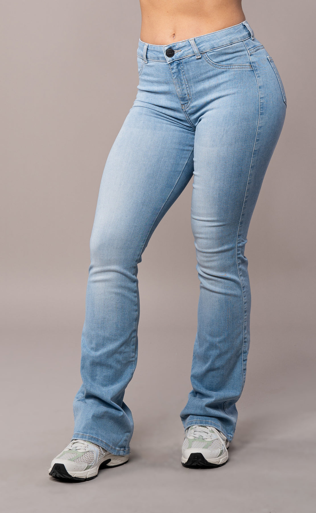 Womens Flared Mid Waisted Fitjeans - Arctic Light Blue – FITJEANS